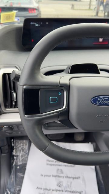 Certified 2025 Ford Expedition Active image 9