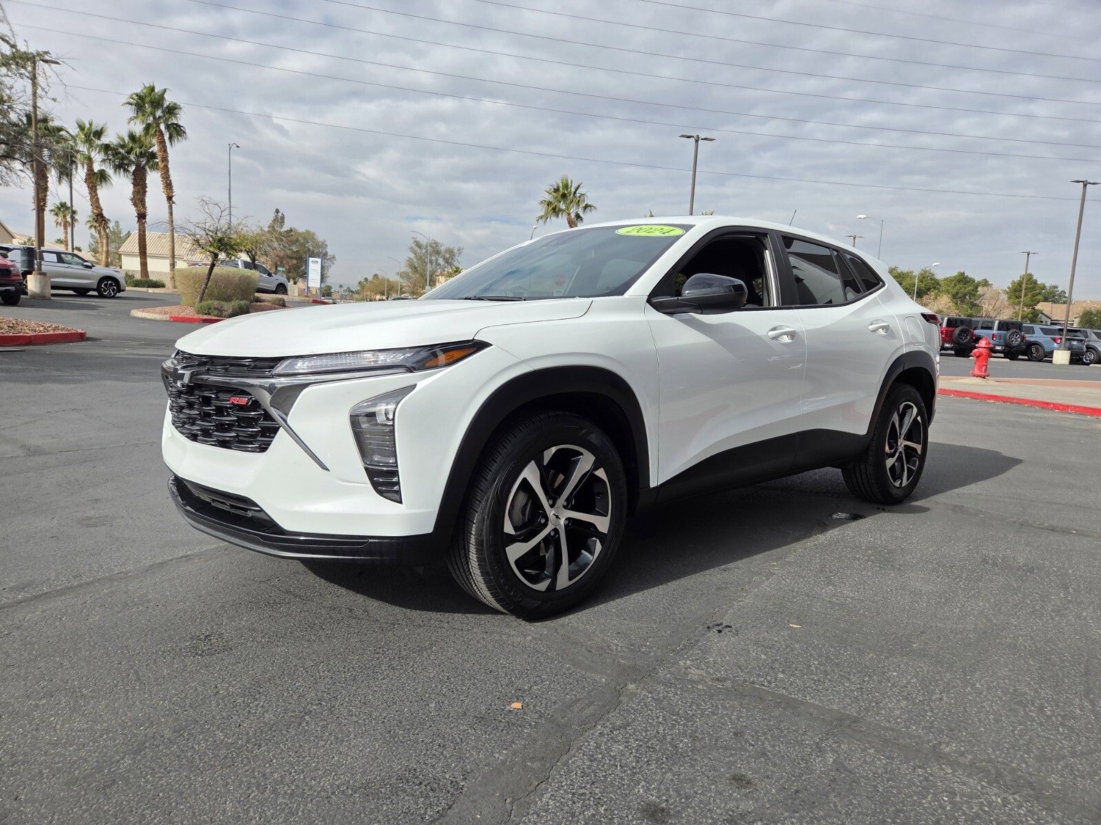 Used 2024 Chevrolet Trax RS w/ Sunroof Package image 2