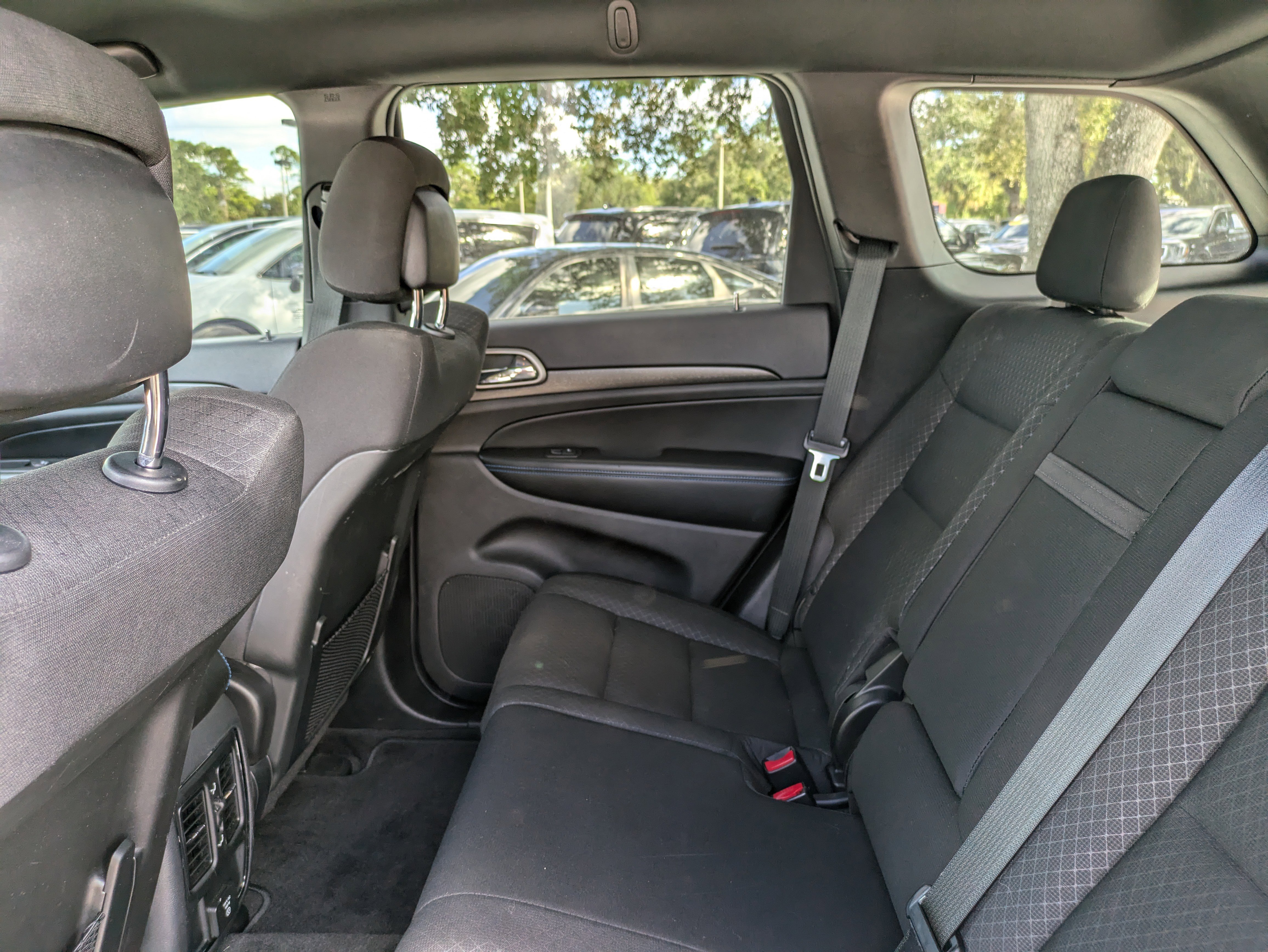 Used 2018 Jeep Grand Cherokee Laredo image 15