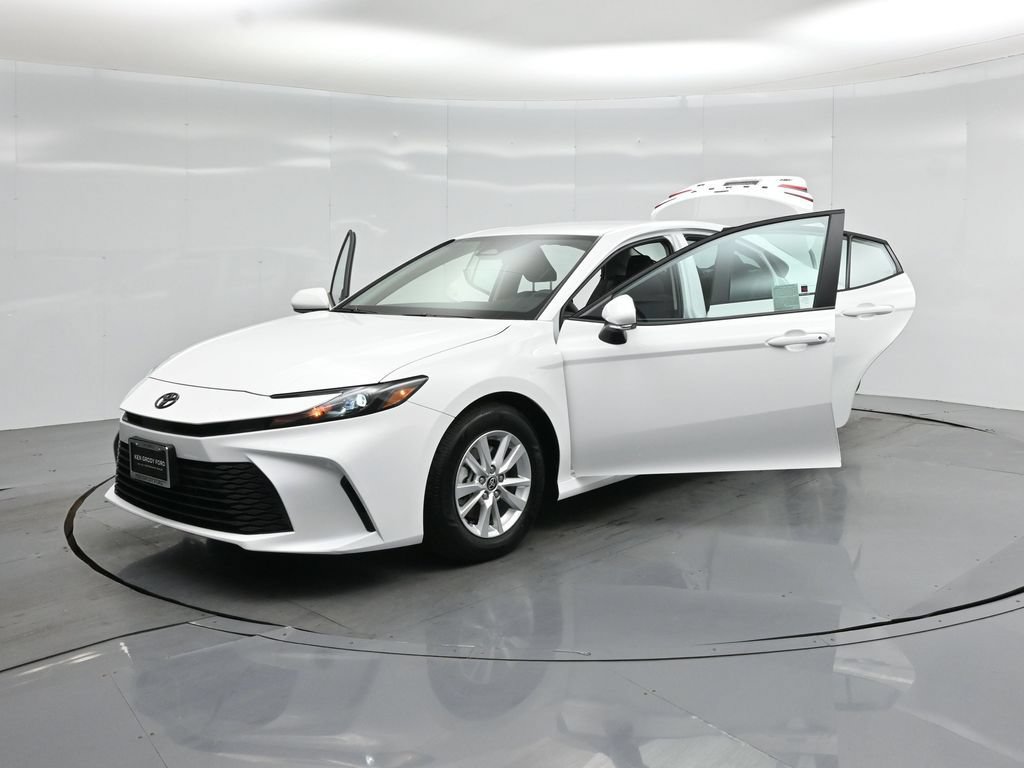 Used 2025 Toyota Camry LE FWD image 24