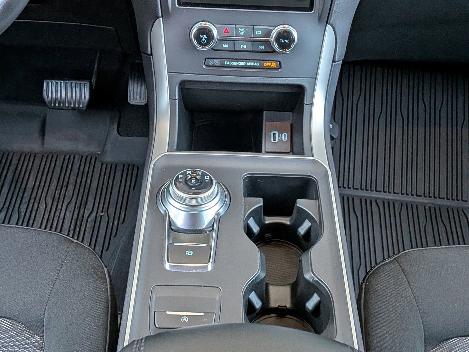 Certified 2024 Ford Edge SE w/ Black Appearance Package image 22