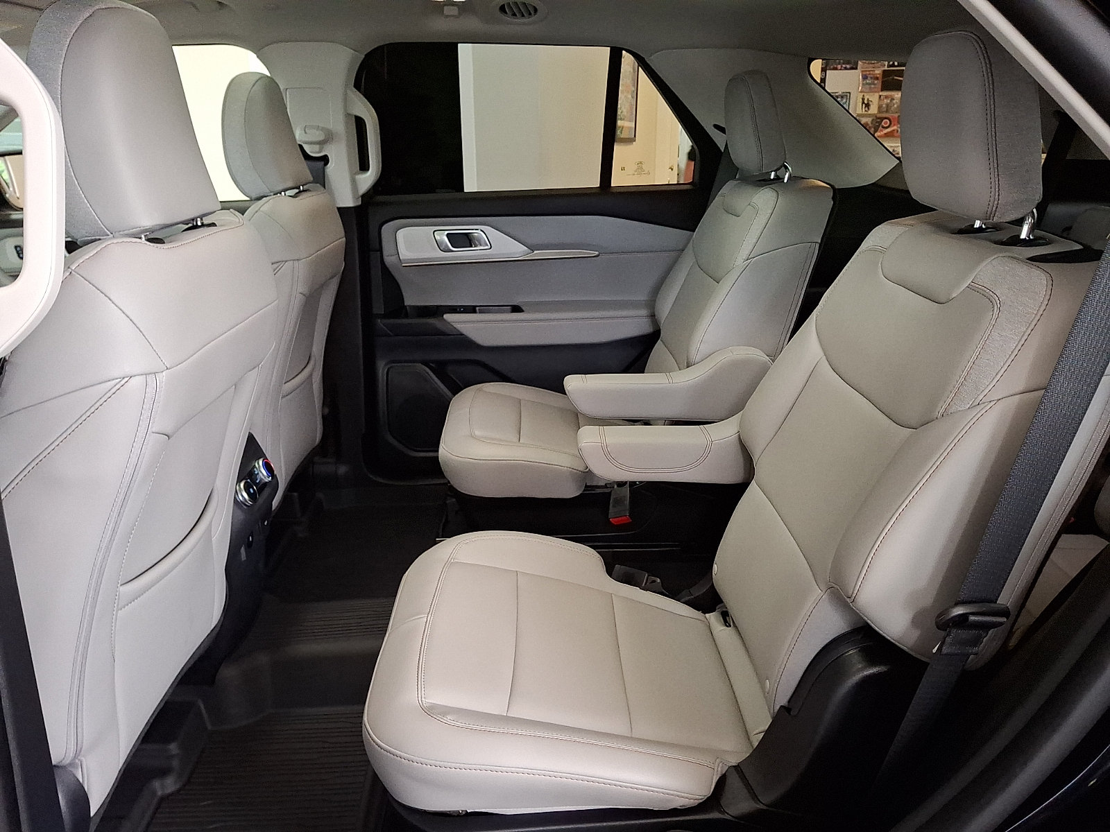 Certified 2026 Ford Explorer Active w/ Active Comfort Package AWD/4WD image 12