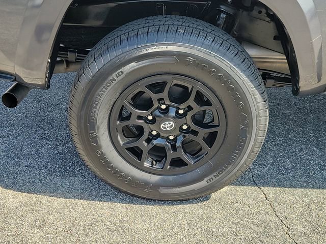 Used 2022 Toyota Tacoma SR5 w/ Technology Package RWD image 6