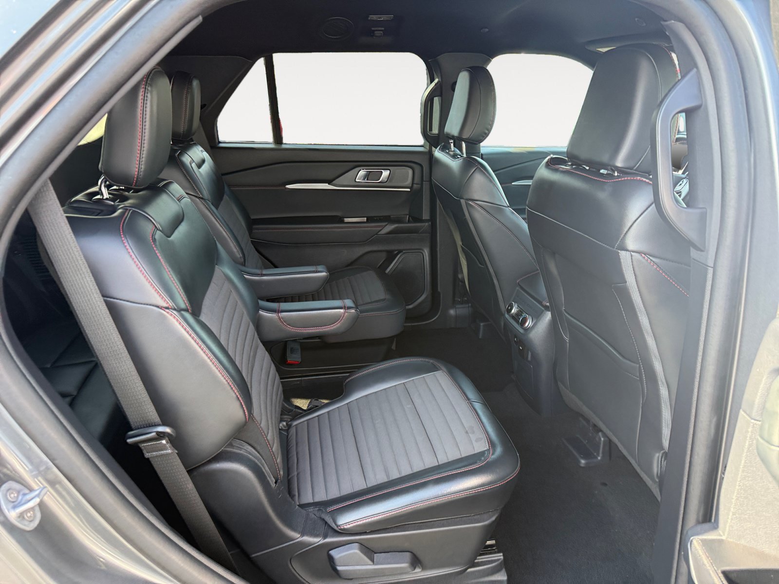 Certified 2025 Ford Explorer ST-Line AWD/4WD image 18