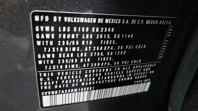 Used 2024 Volkswagen Tiguan SE image 25