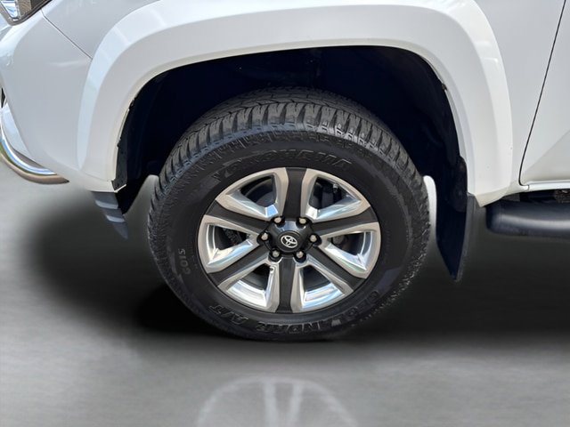 Used 2017 Toyota Tacoma Limited w/ Tow Package AWD/4WD image 23