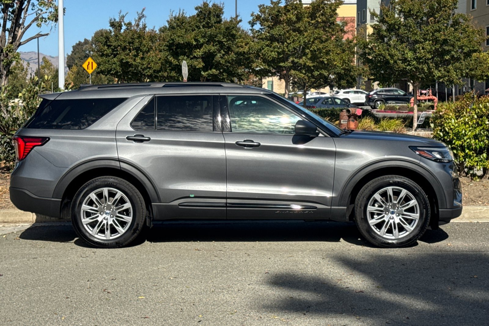 Certified 2026 Ford Explorer Active w/ Active Comfort Package AWD/4WD image 2