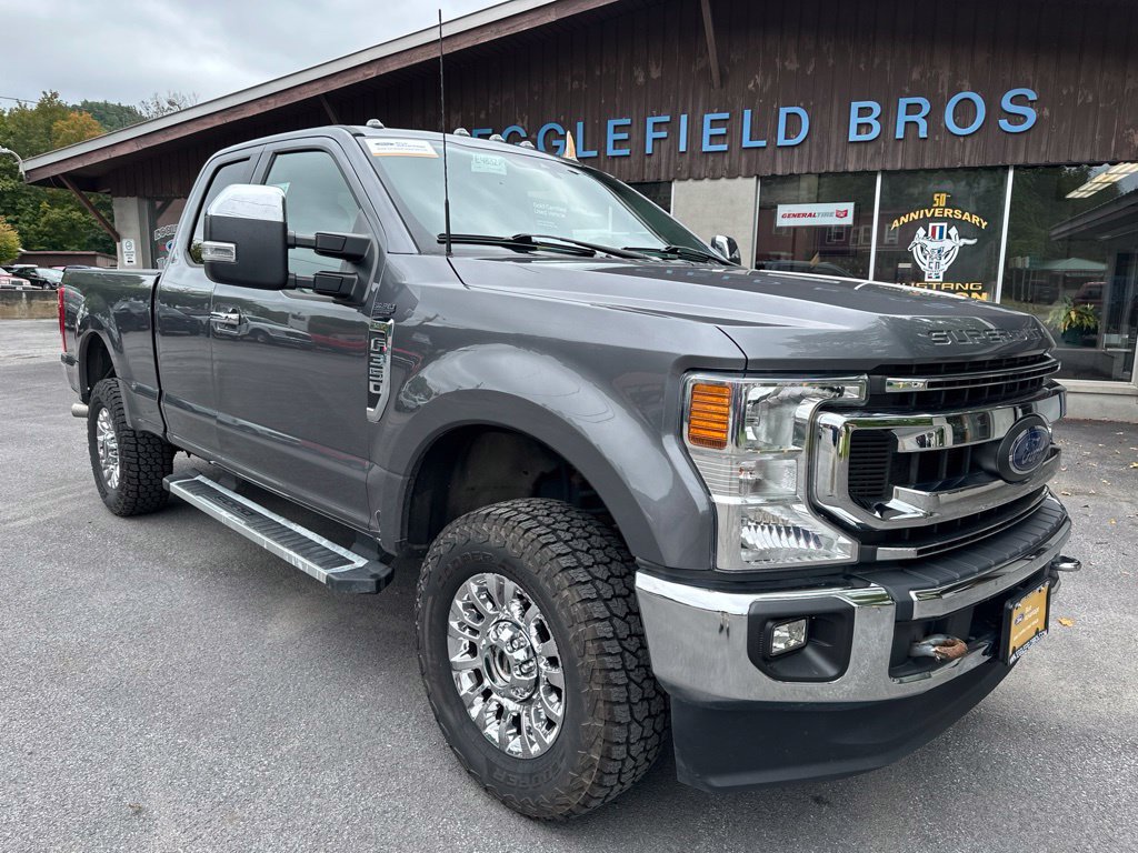 Certified 2022 Ford F350 XLT w/ XLT Premium Package AWD/4WD image 3