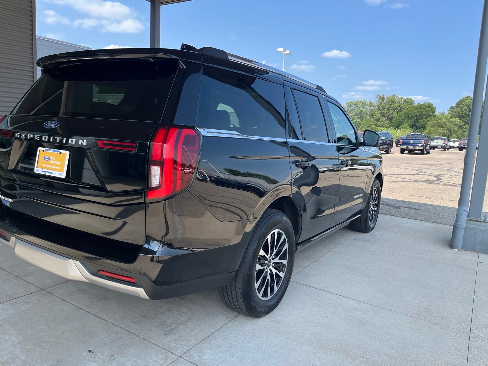 Certified 2025 Ford Expedition Platinum AWD/4WD image 10