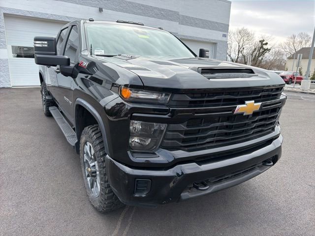 Used 2024 Chevrolet Silverado 2500 Custom w/ Custom Value Package image 2