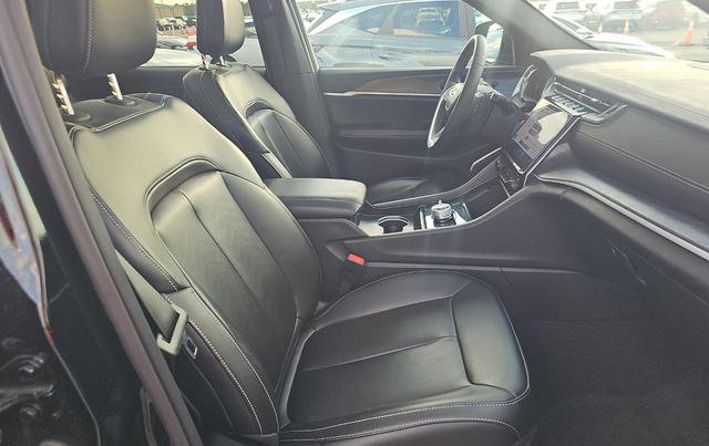 Used 2024 Jeep Grand Cherokee Limited w/ Black Appearance Package AWD/4WD image 6