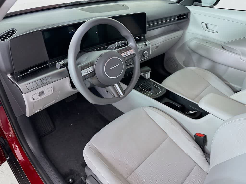 Used 2025 Hyundai Kona SE AWD/4WD image 2