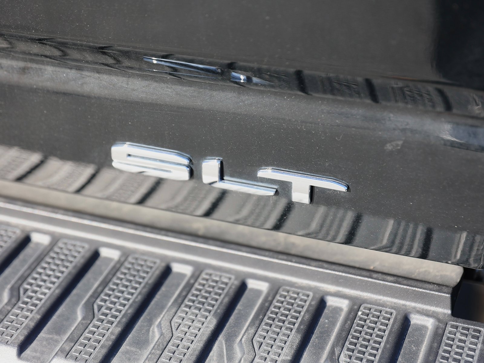 Used 2025 GMC Sierra 2500 SLT w/ SLT Premium Package image 11