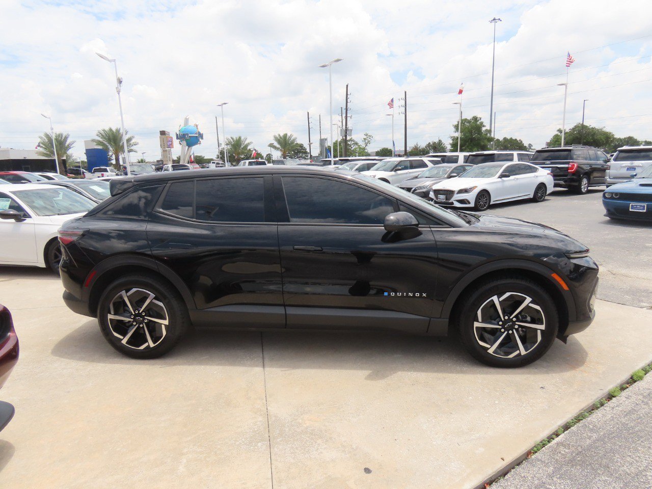 Used 2026 Chevrolet Equinox EV LT w/ Comfort Package FWD image 8