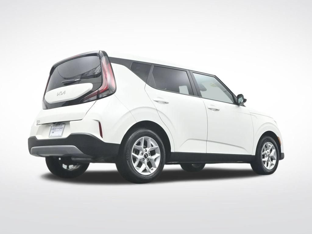 Used 2025 Kia Soul LX w/ LX Technology Package FWD image 35