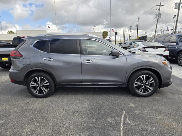 Used 2018 Nissan Rogue SL image 2