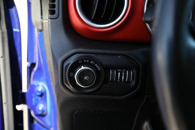Used 2018 Jeep Wrangler Unlimited Rubicon w/ Dual Top Group AWD/4WD image 37
