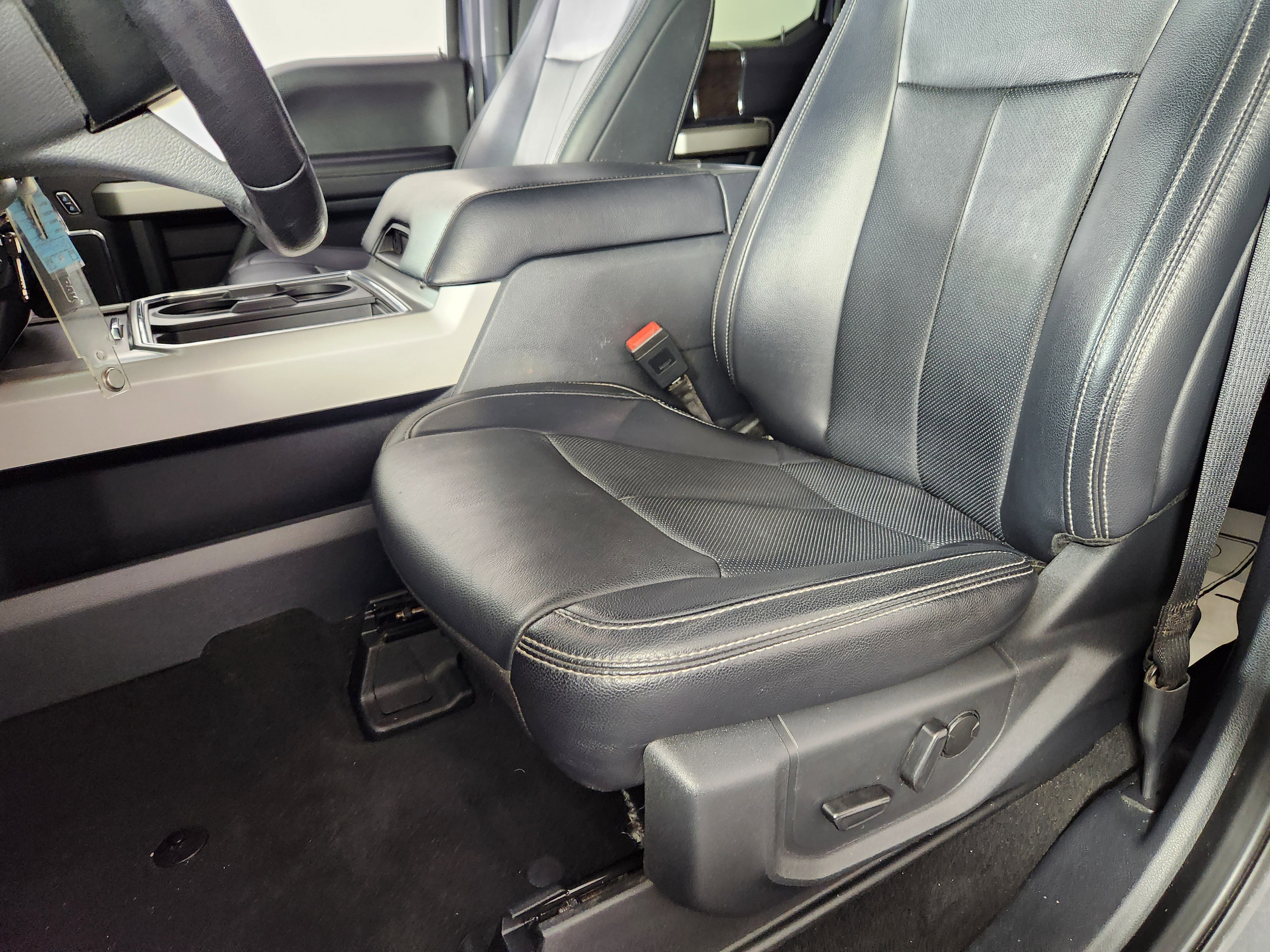 Certified 2022 Ford F350 Lariat image 12