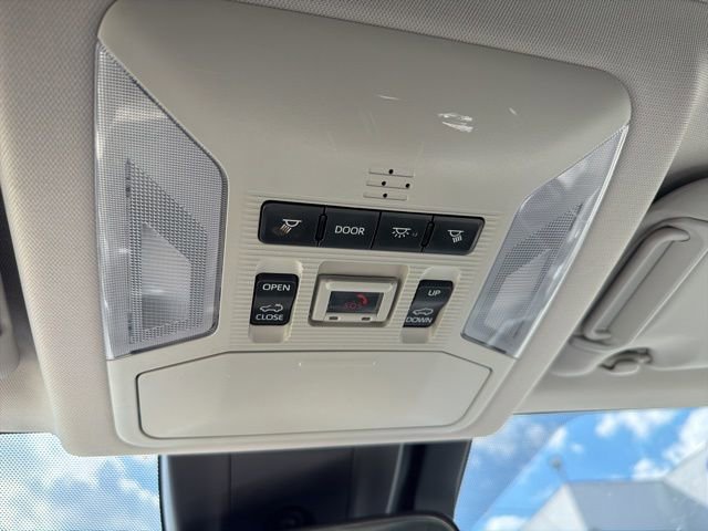 Used 2020 Toyota RAV4 XLE Premium FWD image 27