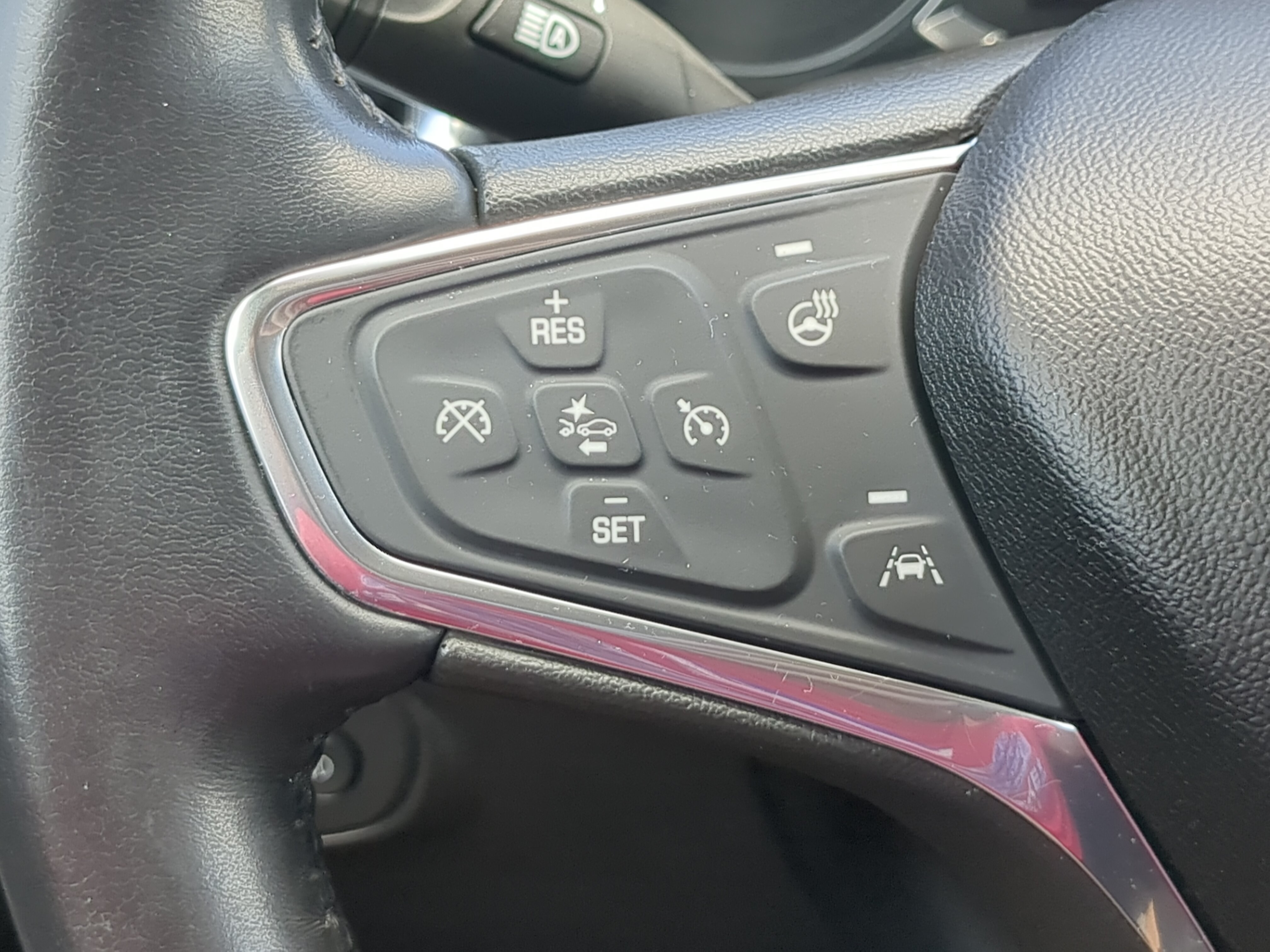 Used 2020 Chevrolet Equinox Premier FWD image 24