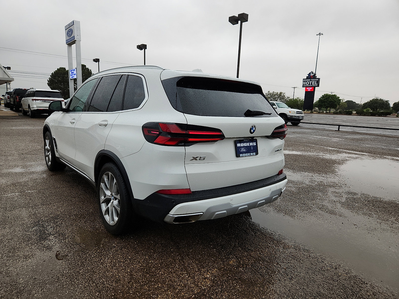 Used 2024 BMW X5 sDrive40i w/ Parking Assistance Package RWD image 5