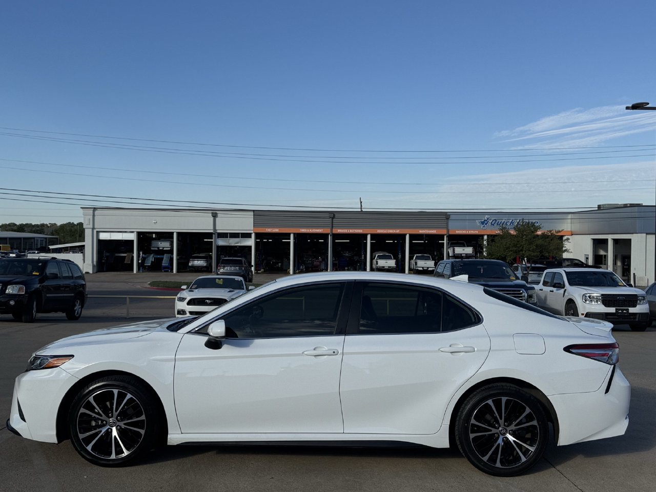 Used 2020 Toyota Camry SE FWD image 3