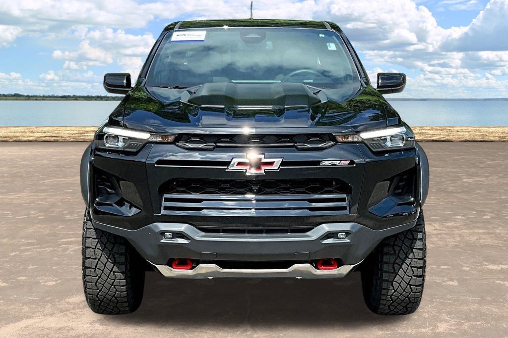 Used 2025 Chevrolet Colorado ZR2 w/ Technology Package AWD/4WD image 2
