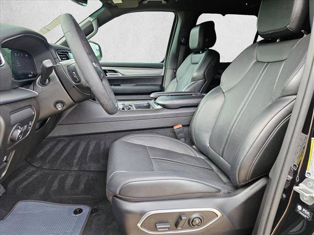 Used 2024 Jeep Wagoneer L Series II w/ Convenience Group I AWD/4WD image 17