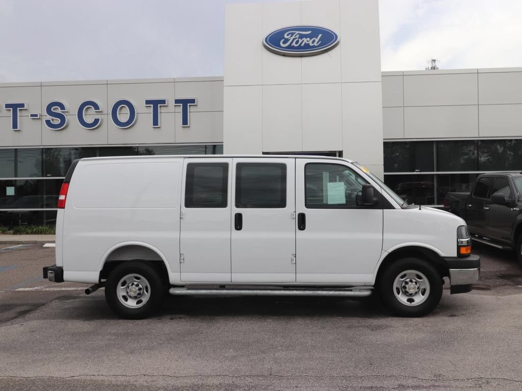 Used 2025 Chevrolet Express 2500 w/ Driver Convenience Package RWD image 17