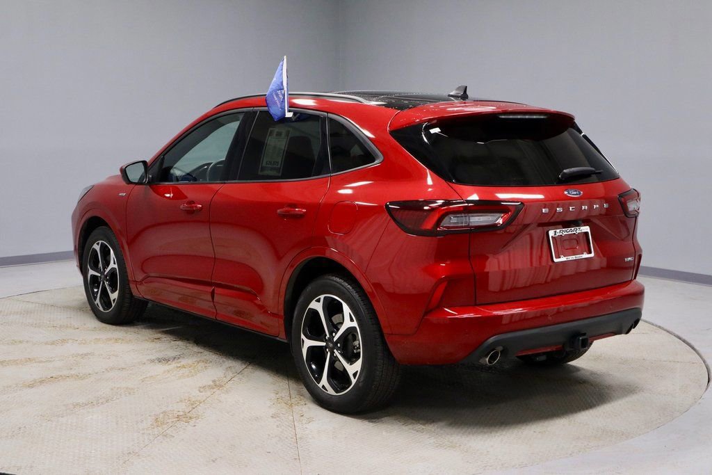 Certified 2023 Ford Escape ST-Line Select w/ Tech Pack #2 image 3