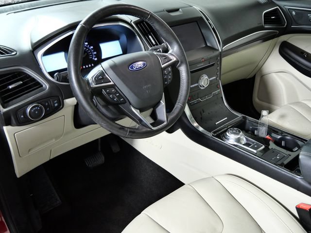 Certified 2019 Ford Edge Titanium FWD image 3