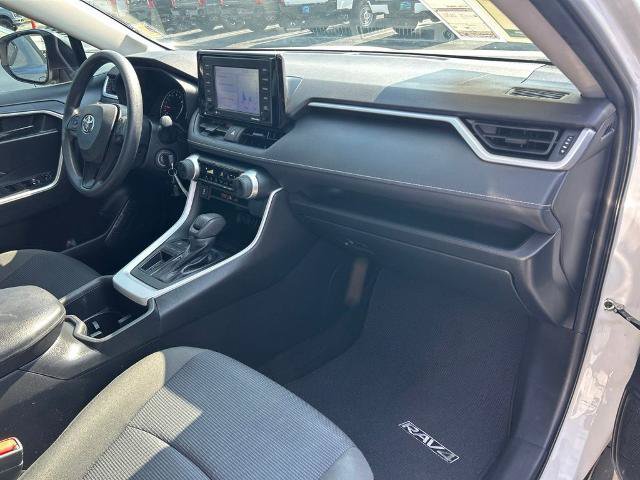 Used 2022 Toyota RAV4 LE FWD image 39