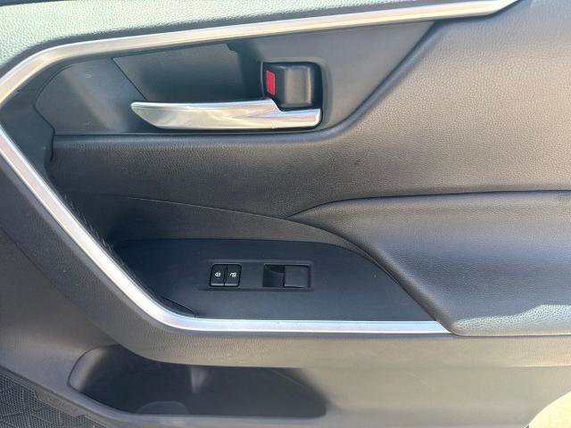 Used 2020 Toyota RAV4 XLE w/ Convenience Package FWD image 34
