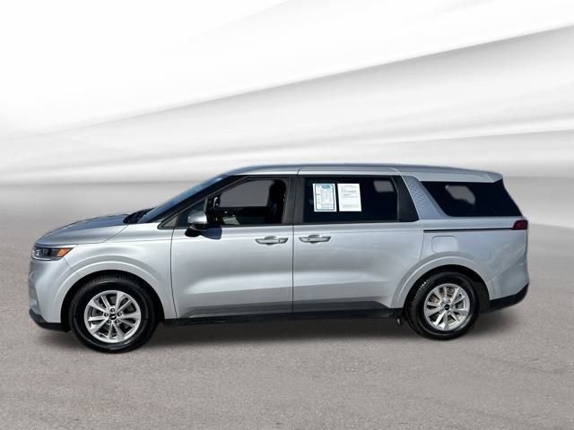 Used 2022 Kia Carnival LX image 4