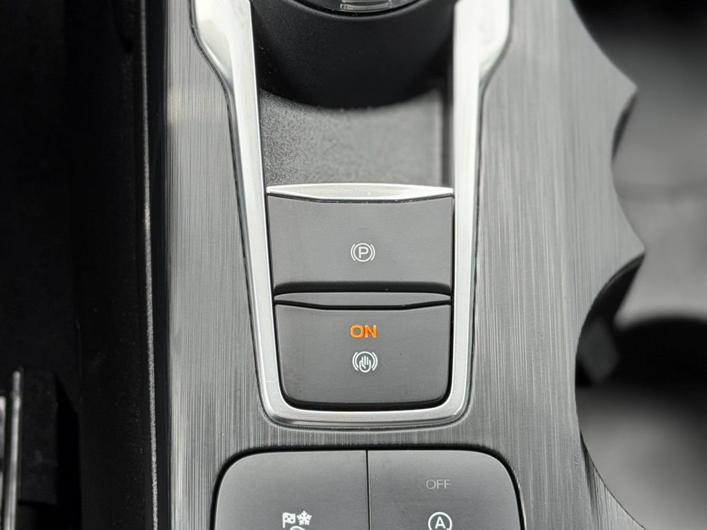 Certified 2025 Ford Escape Active AWD/4WD image 16