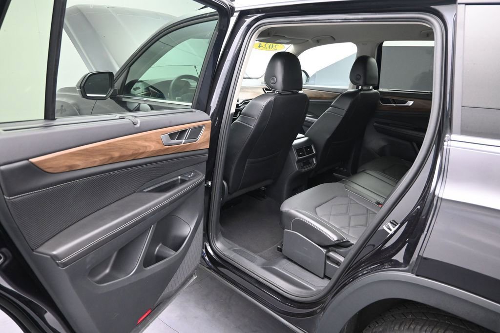 Used 2024 Volkswagen Atlas SE FWD image 13