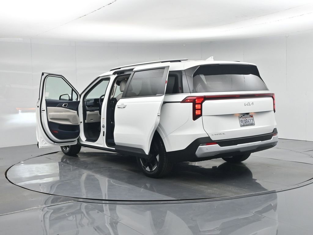 Used 2025 Kia Carnival EX image 35