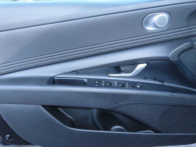 Used 2024 Hyundai Elantra Limited image 16