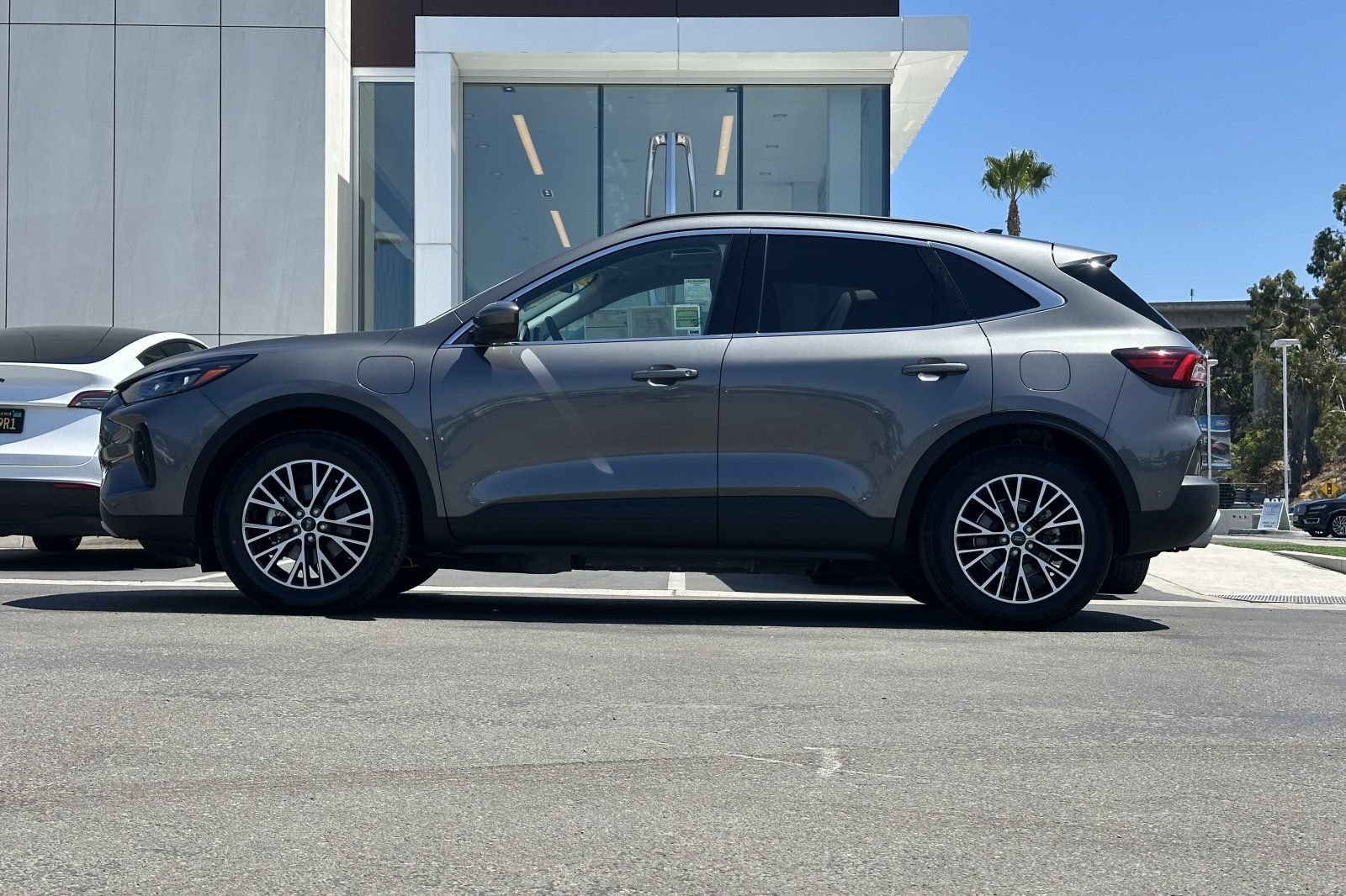 Certified 2023 Ford Escape SE w/ PHEV Premium Package FWD image 6