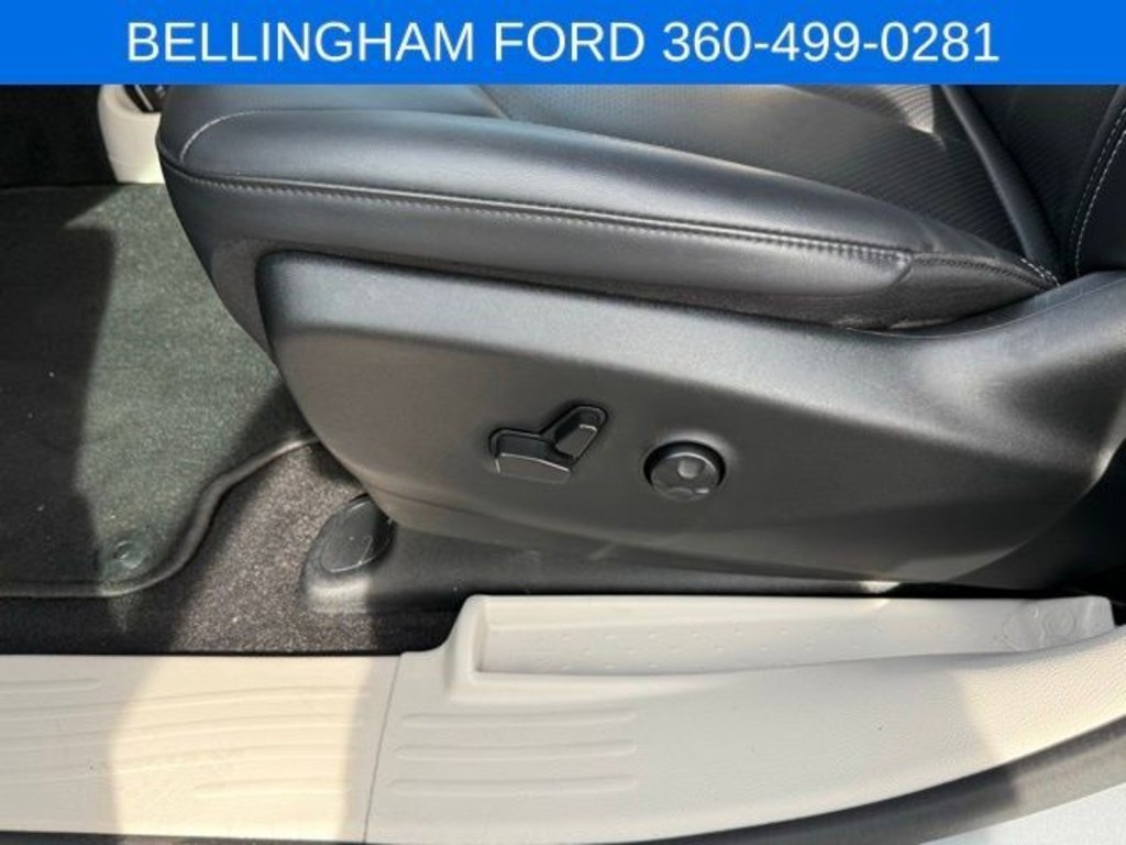 Used 2024 Chrysler Pacifica Touring-L image 20