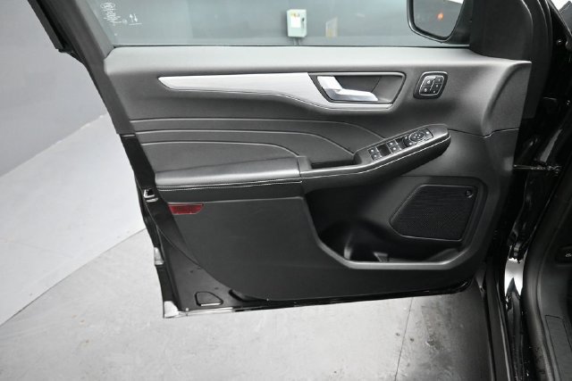 Certified 2026 Ford Escape SE w/ PHEV Premium Package FWD image 20