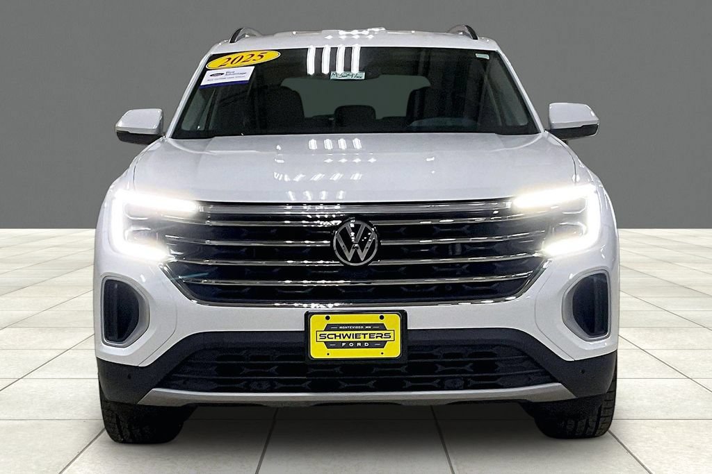 Used 2025 Volkswagen Atlas SE AWD/4WD image 3