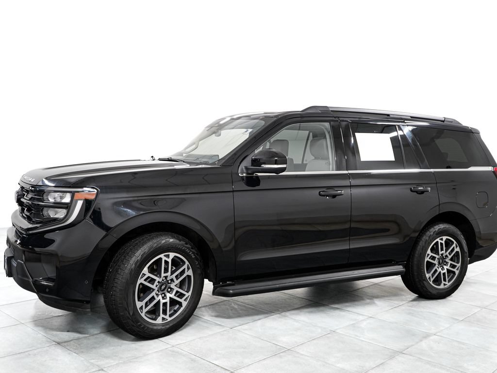 Certified 2025 Ford Expedition Active AWD/4WD image 4