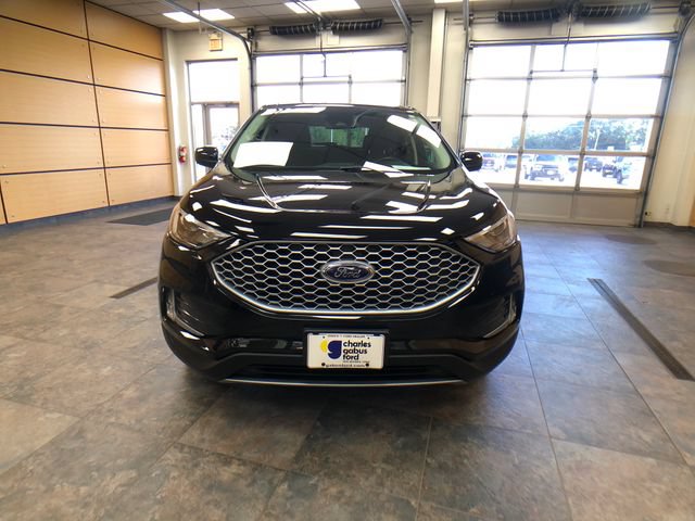 Certified 2024 Ford Edge SEL w/ Convenience Package AWD/4WD image 2