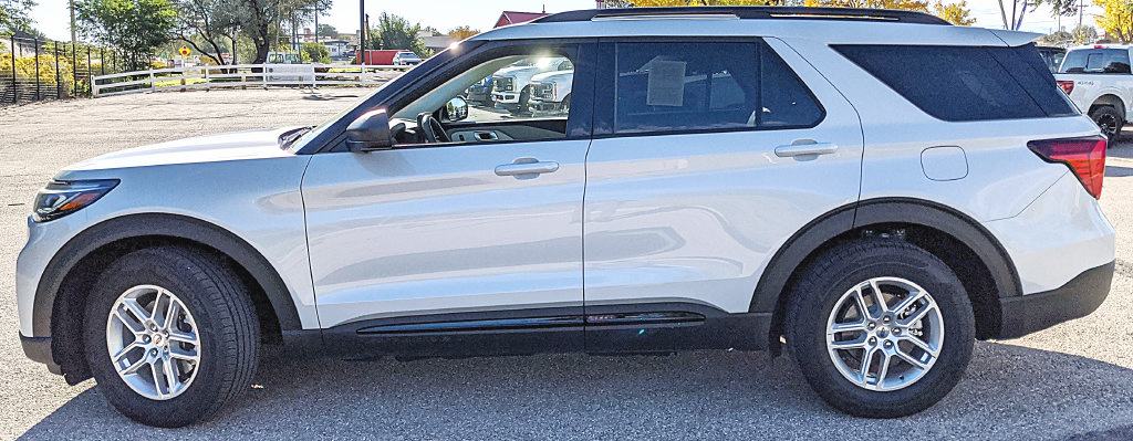 Certified 2026 Ford Explorer Active w/ Active Comfort Package RWD image 5