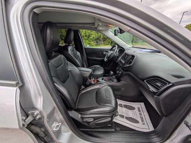 Used 2019 Jeep Cherokee Latitude Plus AWD/4WD image 35