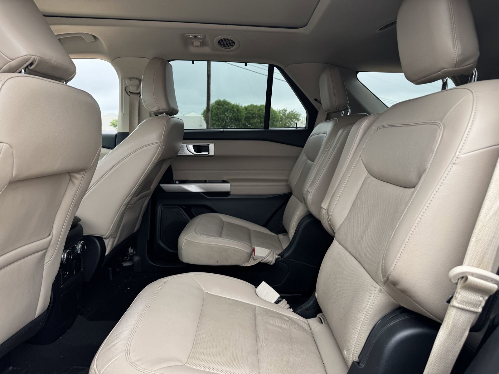 Certified 2022 Ford Explorer Limited w/ Limited Technology Package RWD image 29