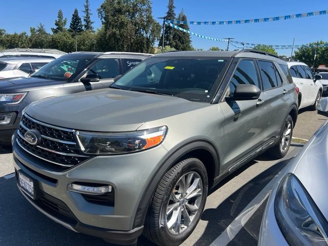Certified 2020 Ford Explorer XLT w/ Equipment Group 202A AWD/4WD image 1