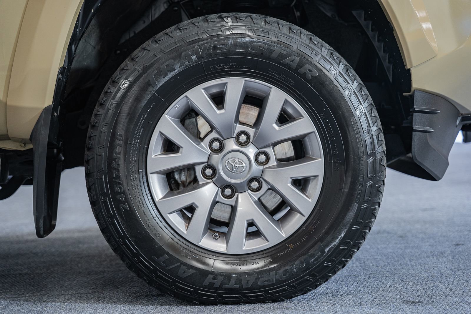 Used 2018 Toyota Tacoma SR5 AWD/4WD image 26