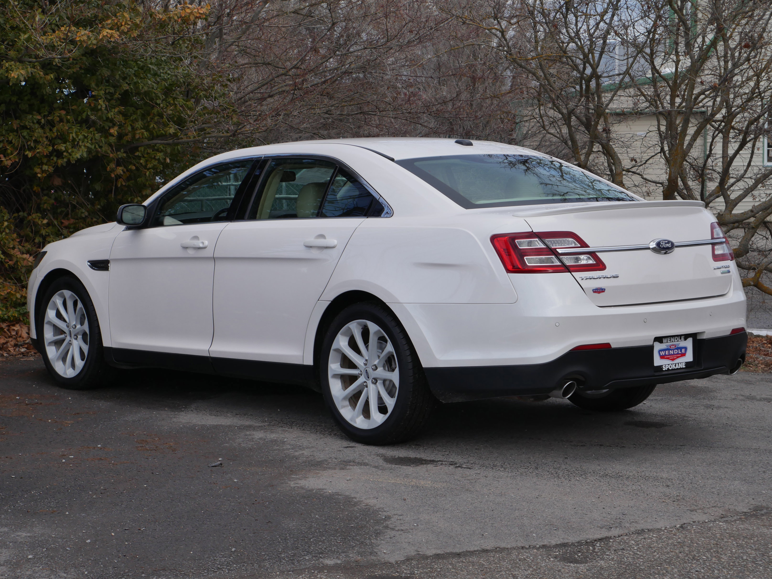 Certified 2017 Ford Taurus Limited image 4
